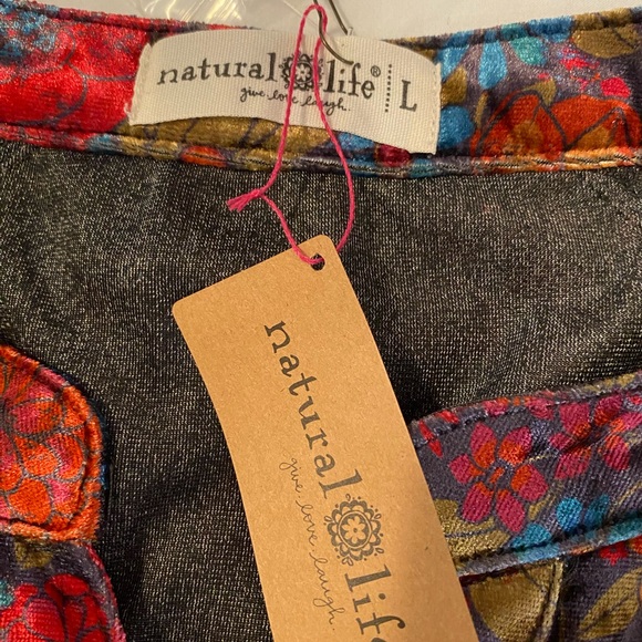 NATURAL LIFE Vibrant Floral velvet top - Picture 3 of 7